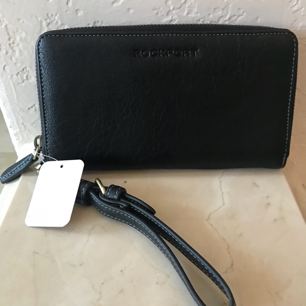 Rockport single zip wristlet purse